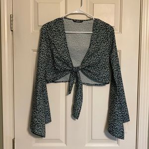 Green and white tie front crop top, size xeko
